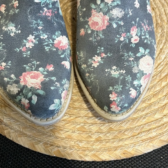 Bunker Textured Floral Southwestern Ankle Booties Size 40 - Picture 2 of 9